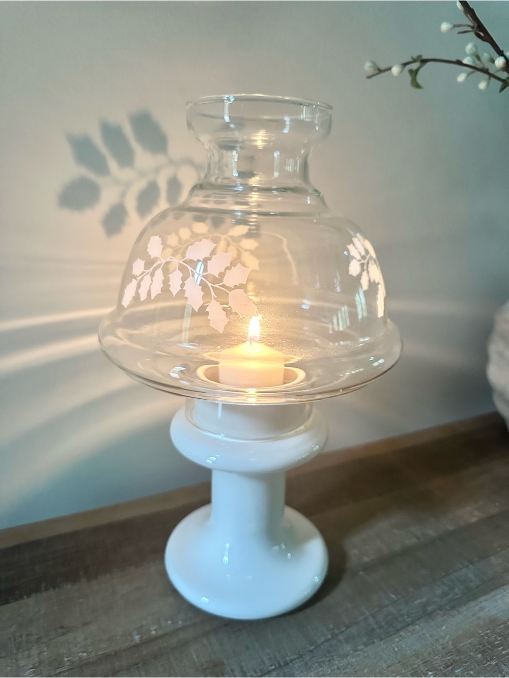 Vintage Style Glass Hurricane Candle Fairy Lamp White Base Simple Leaf Design